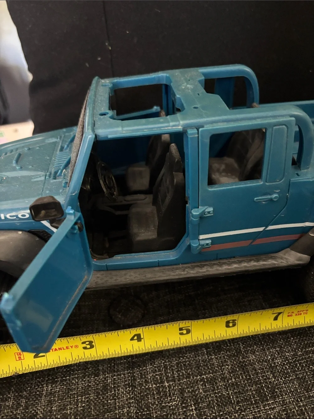 2019 Jeep Gladiator Rubicon die-cast model pickup truck